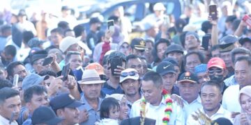 Disambut Ribuan Masyarakat, H.Sumarling Majja dan Timber Yakin Menangi Pilkada Kolut