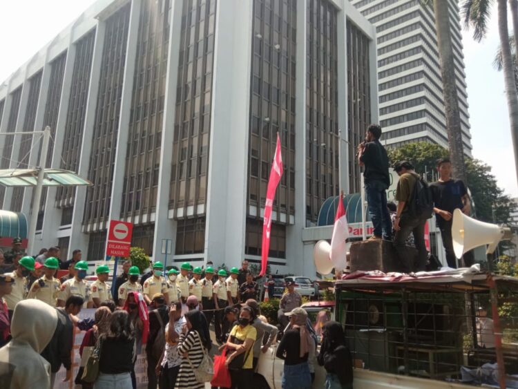 Aksi di Mabes Polri dan Harita Group, Konsorsium Aktivis Tambang Sultra-Jakarta Minta Tangkap dan Copot Direktur Operasional PT GKP