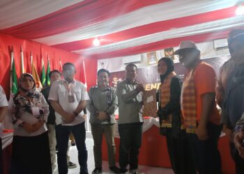 Viral! Luar Biasa Relawan Padati Kantor KPU Konkep Kawal Wa Ode Nurhayati-Yacup Mendaftar