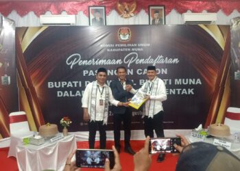 Paslon La Ode Kardini-Noor Dhani Resmi Mendaftar di KPU Muna