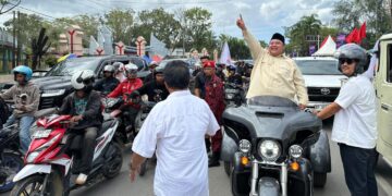 Mendaftar ke KPU, Paslon Walikota Kendari Yudhi-Nirna Dikawal Langsung Ribuan Relawannya