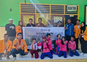 Bina Desa FPIK UHO, Latih Siswa Sekolah Dasar Membibitkan Mangrove 