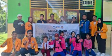 Bina Desa FPIK UHO, Latih Siswa Sekolah Dasar Membibitkan Mangrove 