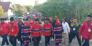 Luar Biasa, Puluhan Ribu Masyarakat Antar Bachrun – Asrafil Daftar di KPU