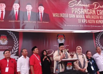 Yudhi-Nirna Resmi Daftar di KPU Kendari, Bawa 7 Program ‘Kendari Menyala’