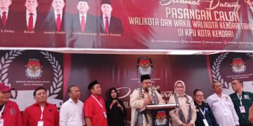 Yudhi-Nirna Resmi Daftar di KPU Kendari, Bawa 7 Program ‘Kendari Menyala’
