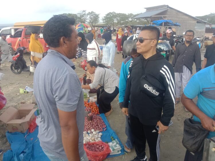 Berkunjung ke Tempat Pelelangan Ikan di Pasar Laino, Bacabup Muna Abdul Rahman Mendengarkan Langsung Keinginan Rakyat