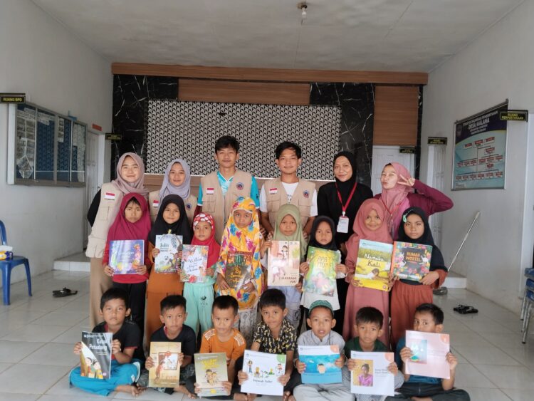 Mahasiswa KKN USN Kolaka Berhasil Melaksanakan Program Literasi Membaca di Desa Malaha