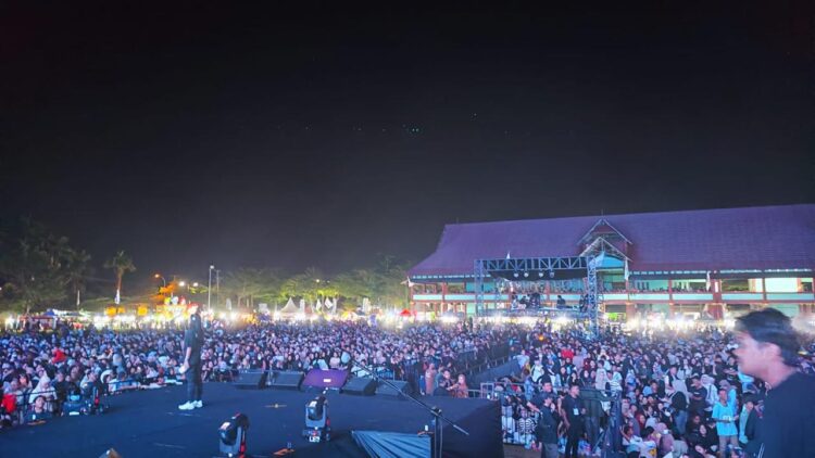 ASR-Hugua Sukses Adakan Konser Part 2 di Kolaka, Dipadati Ribuan Masyarakat