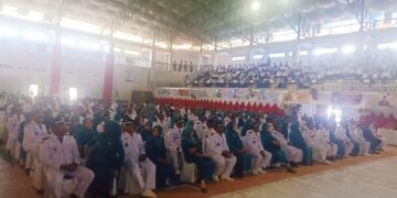 Kukuhkan dan Serahkan SK Perpanjangan Masa Jabatan Kades, Ini Pesan Plt Bupati Muna