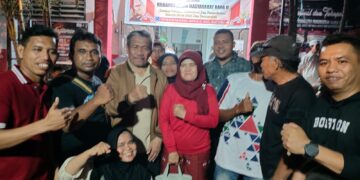Antusiasme Warga Kelurahan Raha II Sambut Bachrun dalam Acara Ramah Tamah dan Lomba Antar RW