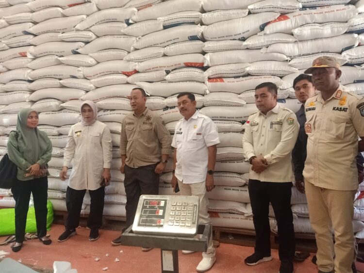 Pjs Bupati Muna Bersama TPID dan Satgas Pangan Gelar Sidak di Gudang Bulog dan Pasar Laino