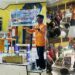 Tim PKM KKN Tematik UHO 2024 Sosialisasikan Implementasi Sistem Penyiraman Tanaman Otomatis di Desa Jati Bali Konsel