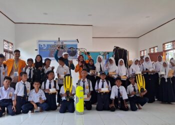 Program Bina Desa, FPIK UHO Gelar Sosialisasi dan Pengenalan Olahraga Selam dan Alat Selam Dasar bagi Siswa di SMPN 47 Moramo Utara