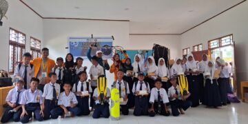 Program Bina Desa, FPIK UHO Gelar Sosialisasi dan Pengenalan Olahraga Selam dan Alat Selam Dasar bagi Siswa di SMPN 47 Moramo Utara