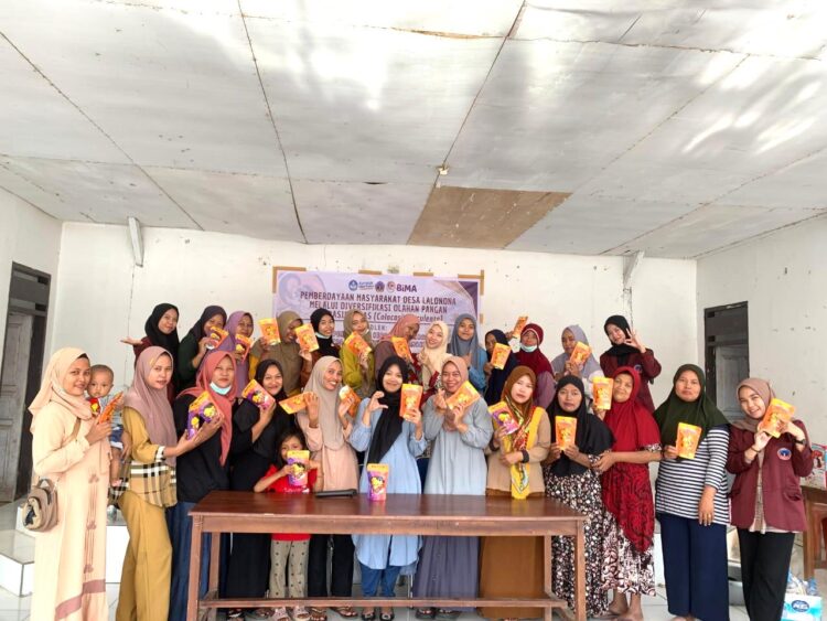 Tim PKM USN Kolaka Sukses Tingkatkan Skill dalam Praktek Diversifikasi Olahan Talas Di Desa Lalonona Kecamatan Amonggedo Kabupaten Konawe