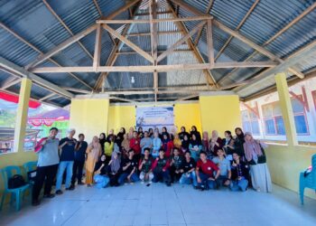 Tim KKN Tematik FKM UHO Berikan Edukasi Penanganan Pertama Korban Tenggelam pada Masyarakat di Daerah Wisata Pantai Toronipa
