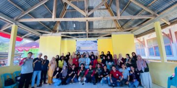 Tim KKN Tematik FKM UHO Berikan Edukasi Penanganan Pertama Korban Tenggelam pada Masyarakat di Daerah Wisata Pantai Toronipa