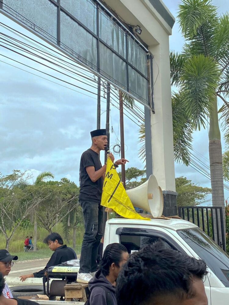 Tanggapi Pemecatan Guru Honorer di Muna, Ketua Komisi DPM Fakultas Hukum UHO Sebut Tindakan yang Mencerminkan Penyalahgunaan Wewenang juga Pengkhianatan Esensi Pendidikan