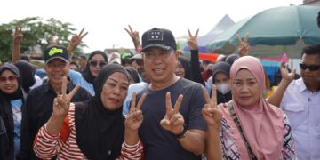 Teriakan Gubernur Ku Sambut Kedatangan ASR di Pasar Tadoha