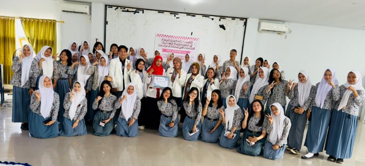 Mahasiswa PSPPA Angkatan XII Fakultas Farmasi UHO Lakukan Penyuluhan Cerdas Memilih Kosmetik yang Aman Bagi Remaja di SMA Negeri 4 Kendari
