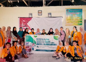 Tim KKN Tematik FKM UHO Berikan Sosialisasi dan Bimtek Tentang Penanggulangan DBD Melalui Satu Rumah Satu Juru Pemantau Jentik (JUMANTIK) Pada Masyarakat di Desa Puasana