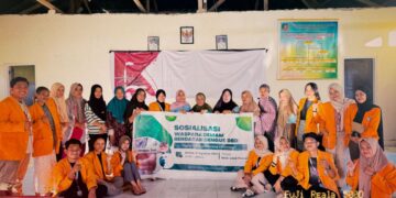 Tim KKN Tematik FKM UHO Berikan Sosialisasi dan Bimtek Tentang Penanggulangan DBD Melalui Satu Rumah Satu Juru Pemantau Jentik (JUMANTIK) Pada Masyarakat di Desa Puasana