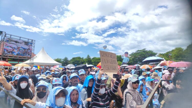 Luar Biasa, Ribuan Masyarakat Kolaka Tumpah Ruah Hadiri Kampanye Akbar Paslon ASR-Hugua