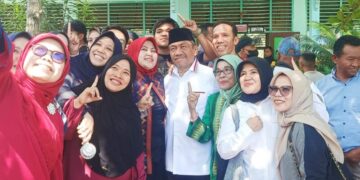 Salurkan Hak Pilih di TPS 11 Kelurahan Laiworo, Bachrun Labuta Disambut Antusias Warga