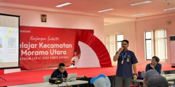 PLN UP3 Kendari ULP Wua-Wua Gandeng PT DSSP Power Sosialisasi Bahaya Ketenagalistrikan dan Aplikasi PLN Mobile ke Masyarakat Moramo Utara