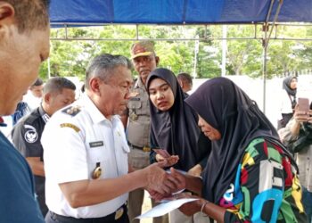 Alhamdulillah, Plt Bupati Muna Serahkan Bansos Kepada Ribuan Masyarakat