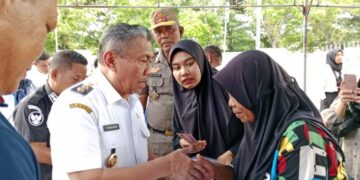 Alhamdulillah, Plt Bupati Muna Serahkan Bansos Kepada Ribuan Masyarakat