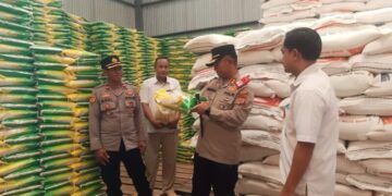 Lakukan Sidak di Dua Lokasi, Kapolres Muna Pastikan Ketersediaan Bahan Pokok Selama Ramadan dan Lebaran Aman