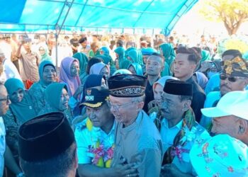 Ribuan Masyarakat Mubar Antusias Sambut Kedatangan Bupati dan Wakil Bupati La Ode Darwin – Ali Basa