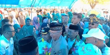 Ribuan Masyarakat Mubar Antusias Sambut Kedatangan Bupati dan Wakil Bupati La Ode Darwin – Ali Basa