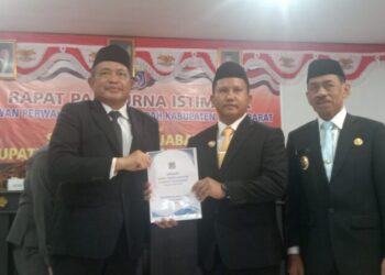 Serah Terima Jabatan, La Ode Darwin Dan Ali Basa Komitmen Wujudkan Muna Barat Sebagai “Liwu Mokesa”