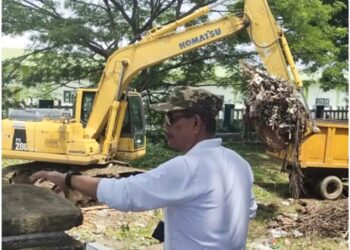 Wakil Bupati Muna Gerak Cepat Tangani Permasalahan Sampah Dengan Kerahkan Alat Berat
