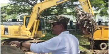 Wakil Bupati Muna Gerak Cepat Tangani Permasalahan Sampah Dengan Kerahkan Alat Berat