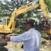 Wakil Bupati Muna Gerak Cepat Tangani Permasalahan Sampah Dengan Kerahkan Alat Berat