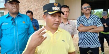 Bupati Muna Barat Geram dengan Kinerja Kades Kasimpa Jaya : Tak Memberikan Pelayanan Pemerintahan yang Baik 