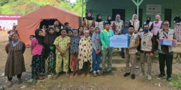 YBM PLN UP3 Kendari Berbagi Kebahagiaan, Salurkan Puluhan Paket Sembako kepada Warga di TPA Puuwatu