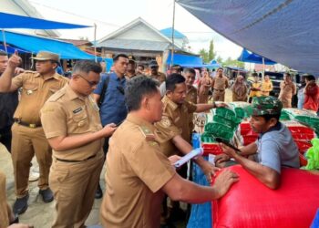 Pastikan Harga Bahan Pokok, Bupati Muna Barat Sidak Pasar