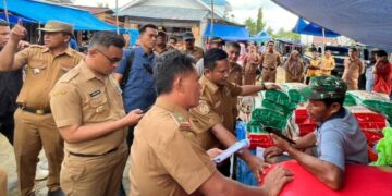 Pastikan Harga Bahan Pokok, Bupati Muna Barat Sidak Pasar