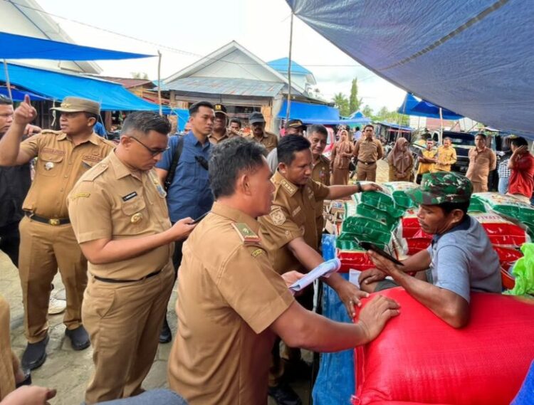 Pastikan Harga Bahan Pokok, Bupati Muna Barat Sidak Pasar