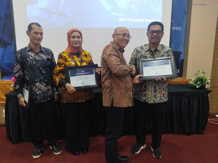 Selamat! Pemkab Muna Raih Penghargaan Dari KPP Bau-bau Atas Setoran Pajak Terbesar