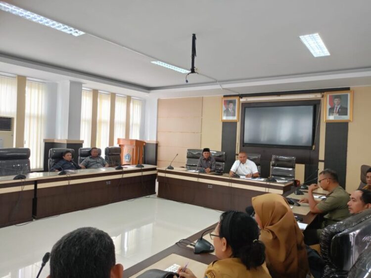 Tak Kantongi Izin, DPRD Kota Kendari Hentikan Sementara Pembangunan Kandang Ayam Modern di Baruga