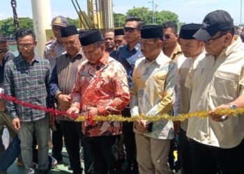 Resmikan Pelayaran Perdana Fery KMP Pulau Rumbiah, La Ode Darwin: Konektivitas Meningkatkan Ekonomi Daerah