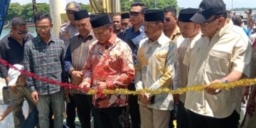 Resmikan Pelayaran Perdana Fery KMP Pulau Rumbiah, La Ode Darwin: Konektivitas Meningkatkan Ekonomi Daerah