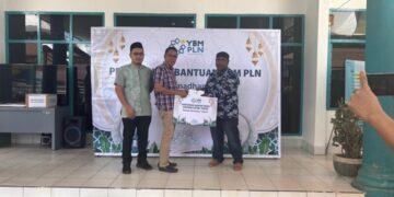 PLN ULP Kolaka dan Bapenda Kolaka Kolaborasi Salurkan Bantuan dari Yayasan Baitul Maal PLN