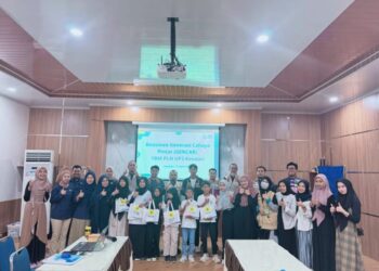Mahasiswa Penerima Beasiswa Cahaya Pintar PLN IAIN Kendari Lakukan Kunjungan Silaturahim ke YBM PLN UP3 Kendari